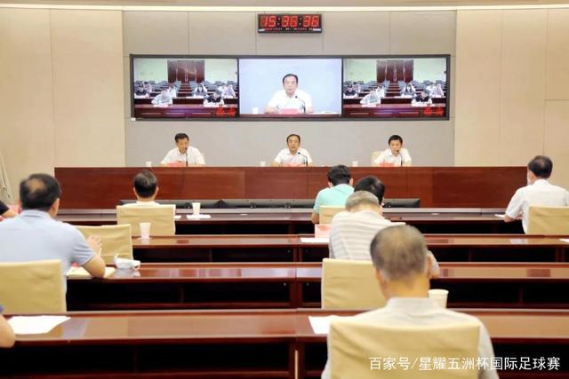 成都市女子因纠纷用U型锁袭击他人，警方介入调查